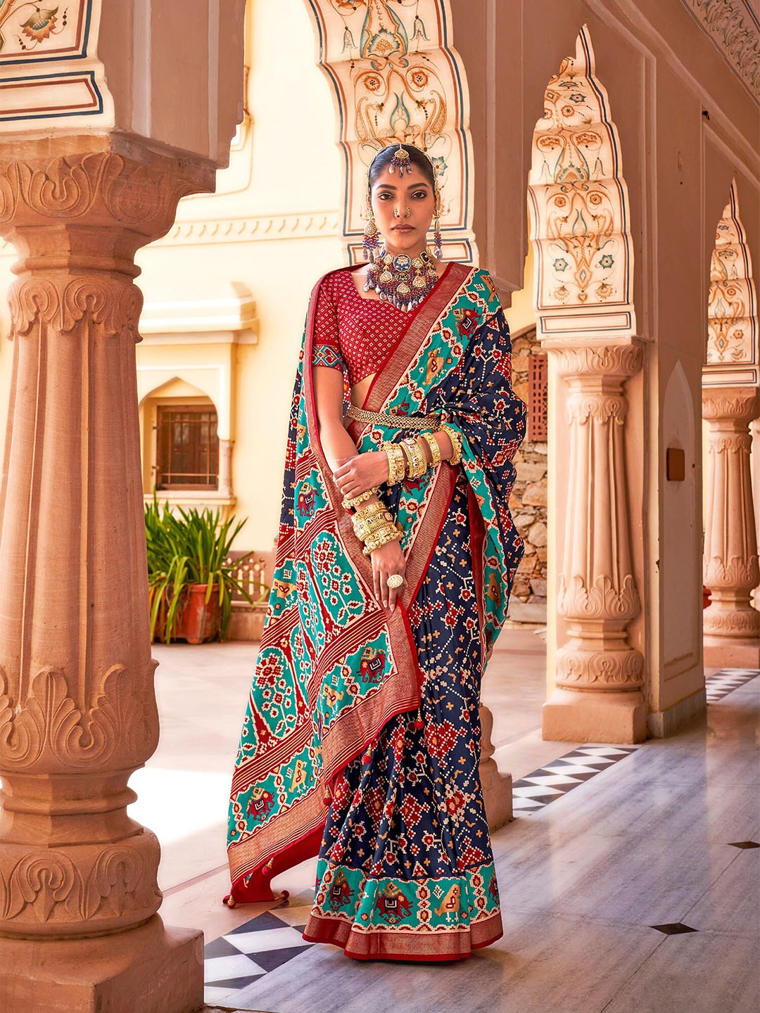 

elora Ethnic Motifs Printed Patola Saree, Blue