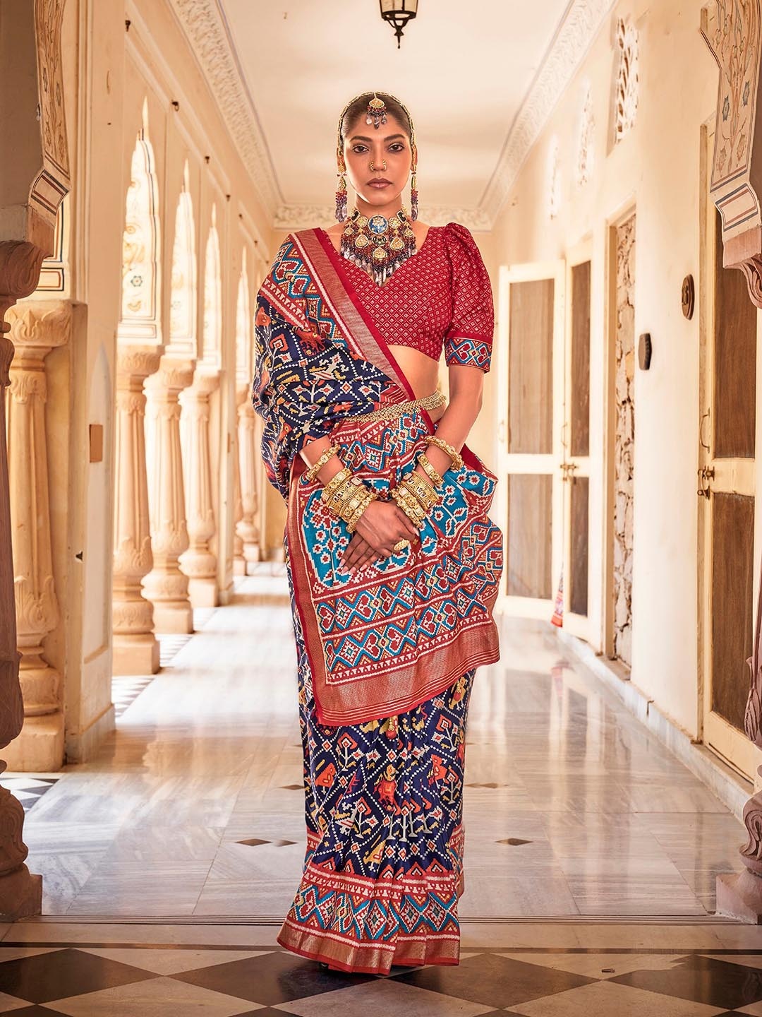 

elora Ethnic Motif Printed Patola Saree, Navy blue