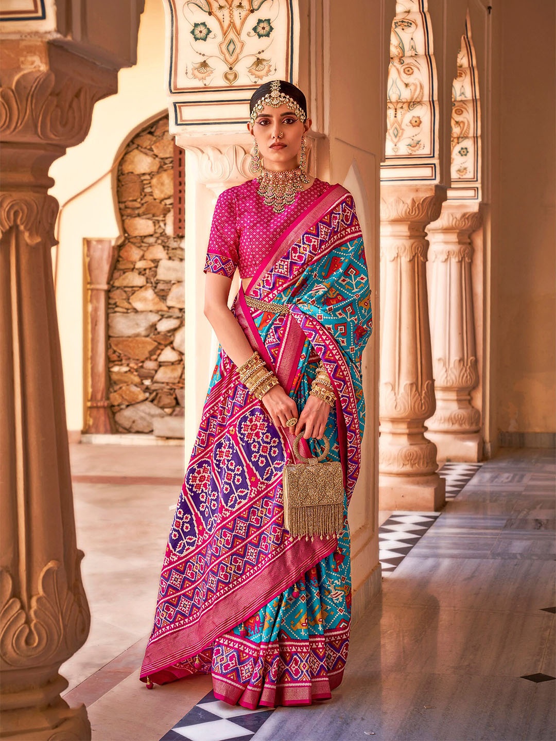

elora Ethnic Motifs Printed Patola Saree, Blue
