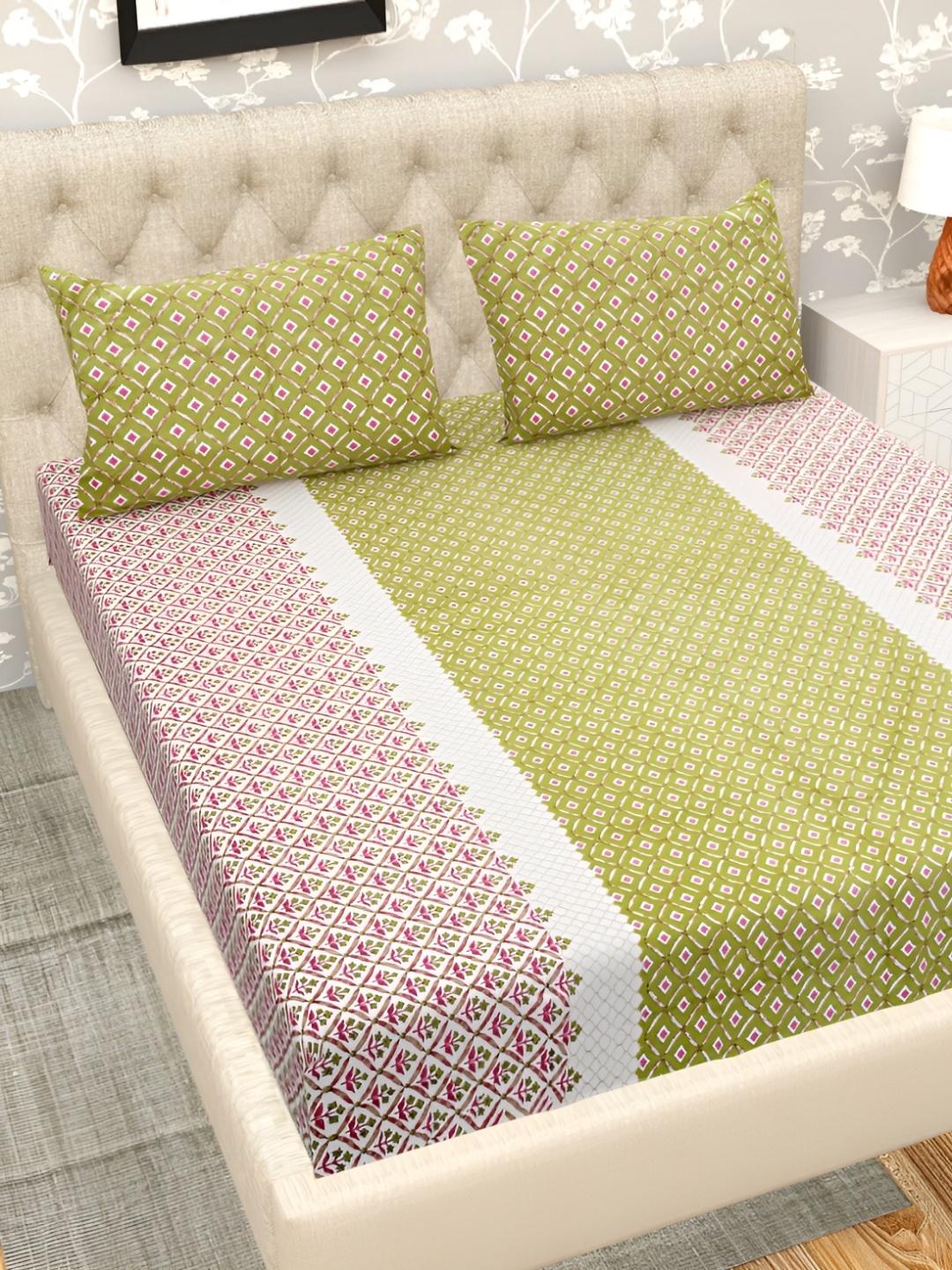 

Wayne Martin White & Green Printed Pure Cotton 330 TC Super King Bedsheet with 2 Pillow Covers