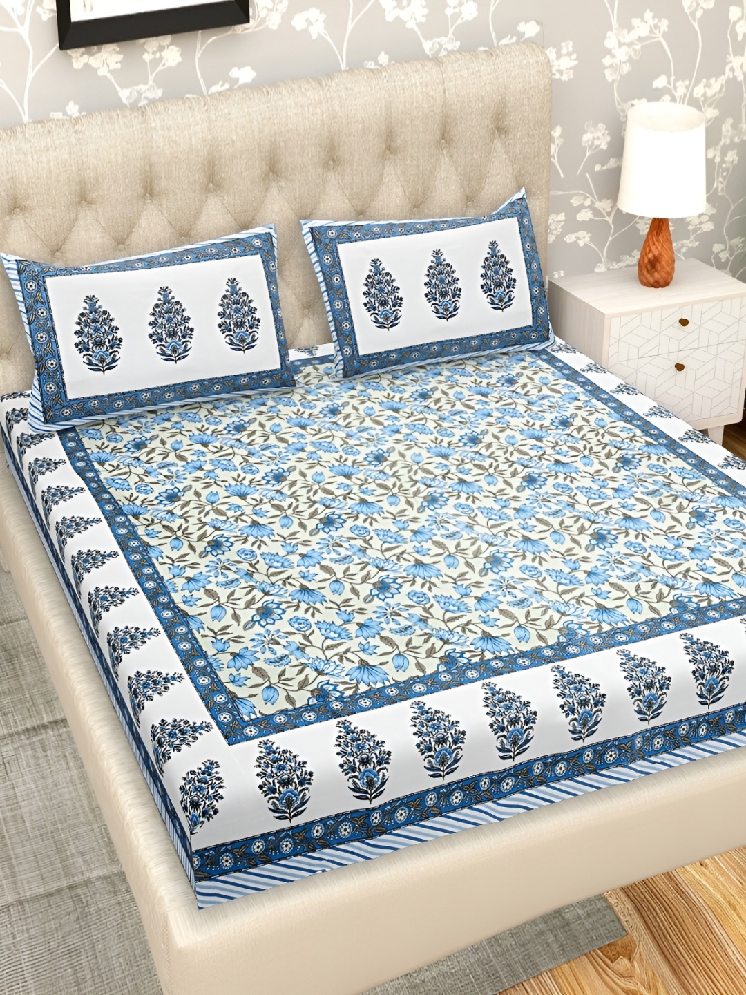 

Wayne Martin White Floral Cotton 330 TC King Bedsheet with 2 Pillow Covers