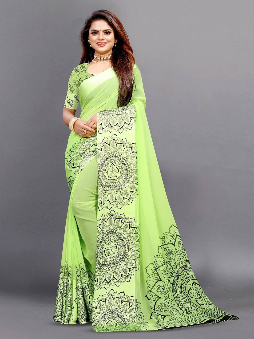 

APNISHA Ethnic Motifs Printed Pure Georgette Saree, Green