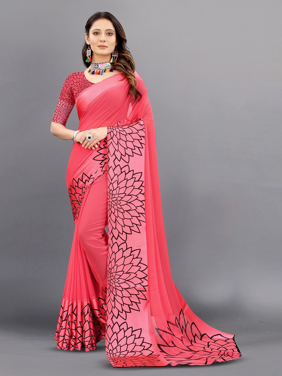 

APNISHA Pure Georgette Saree, Red
