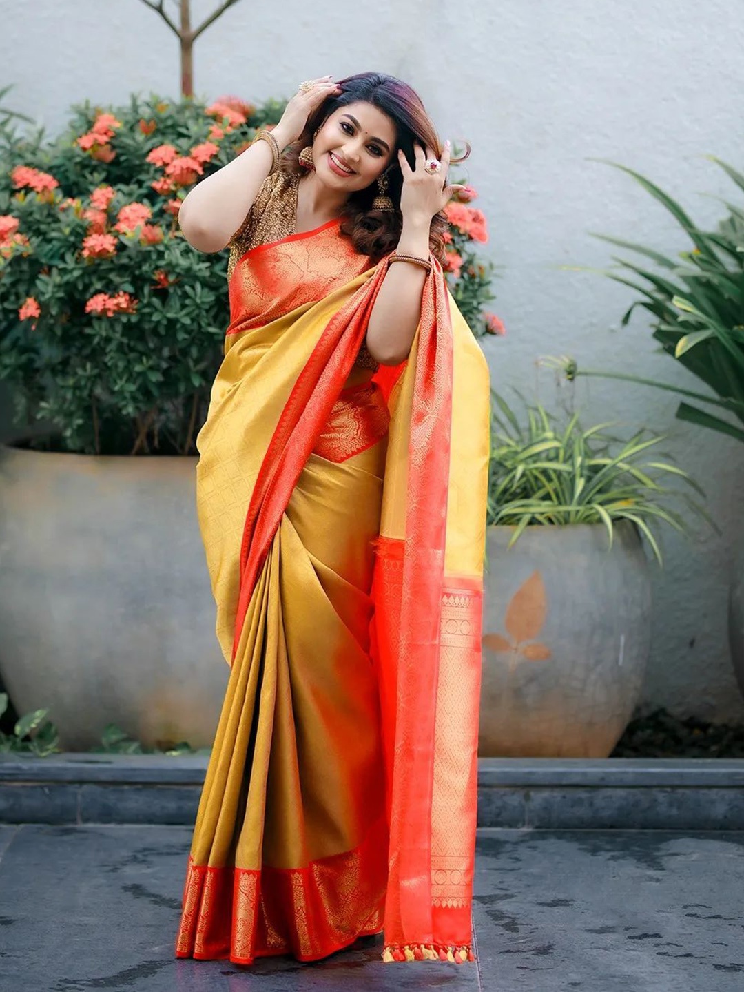 

APNISHA Ethnic Motifs Woven Design Banarasi Saree, Yellow