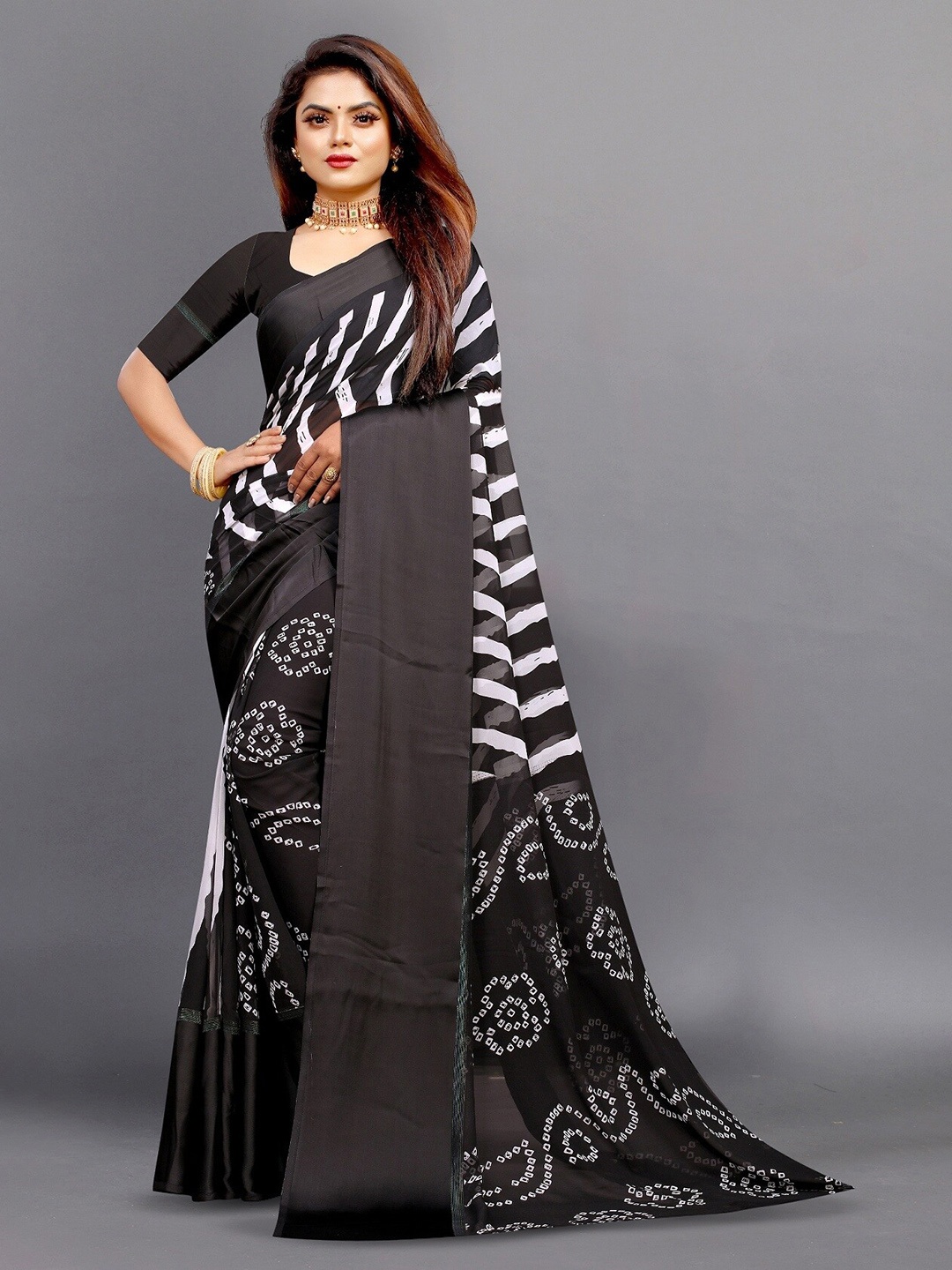

APNISHA Bandhani Printed Pure Georgette Saree, Black