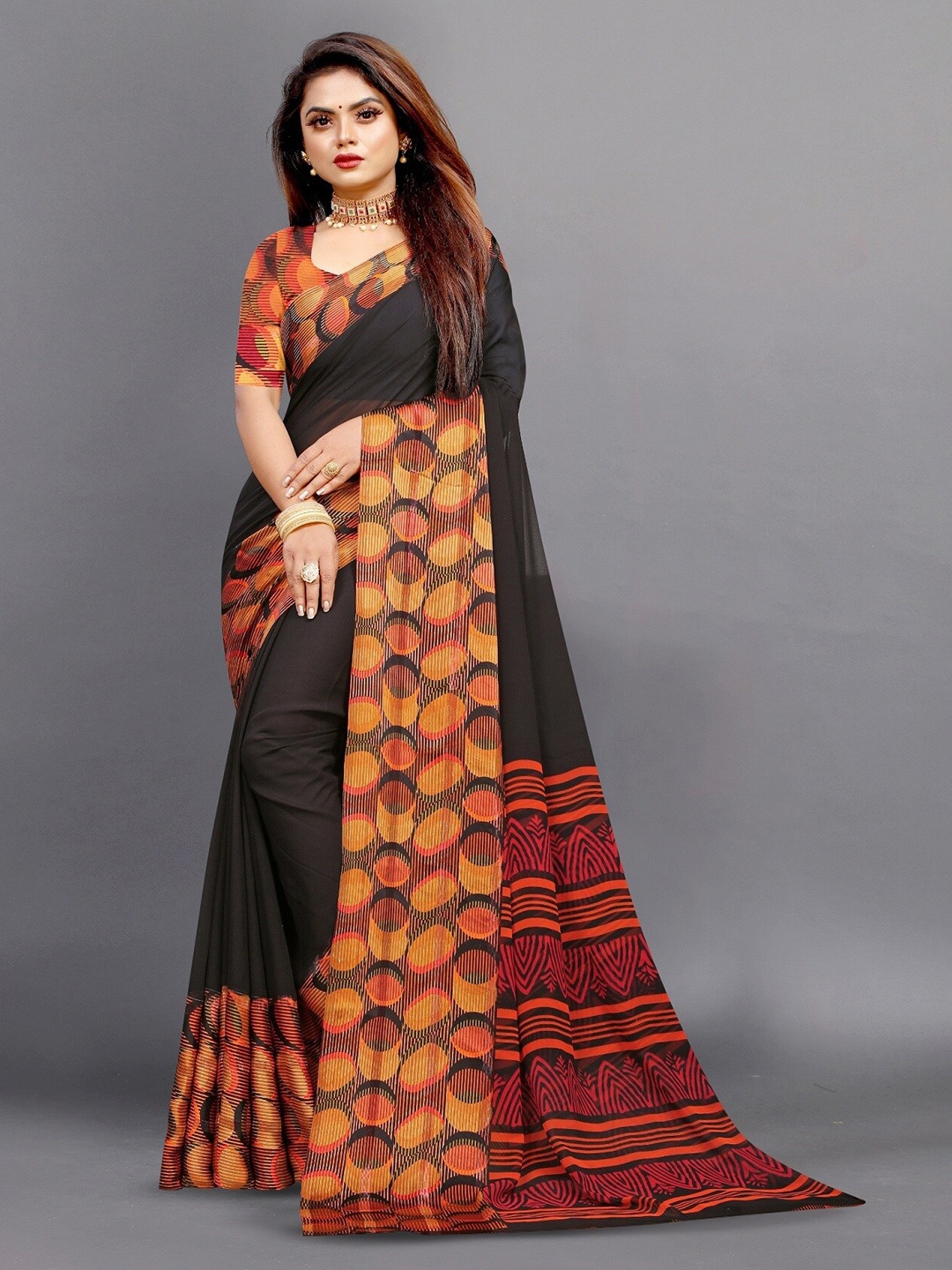 

APNISHA Pure Georgette Saree, Black