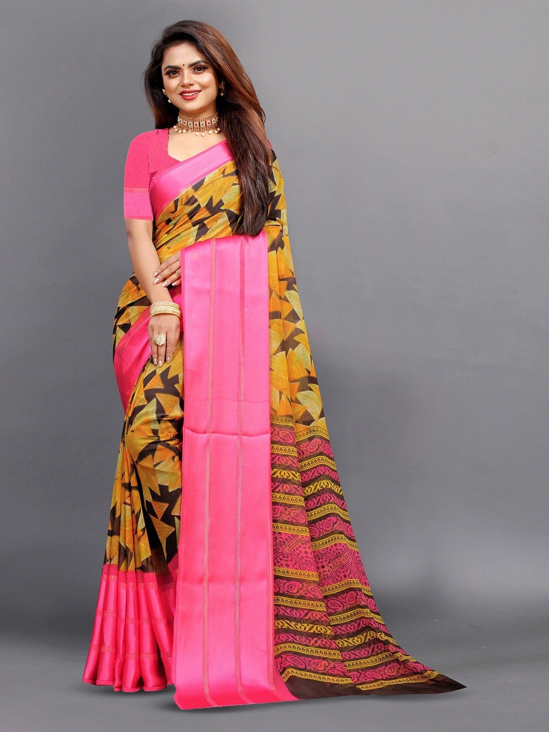 

APNISHA Geometric Printed Pure Georgette Saree, Pink