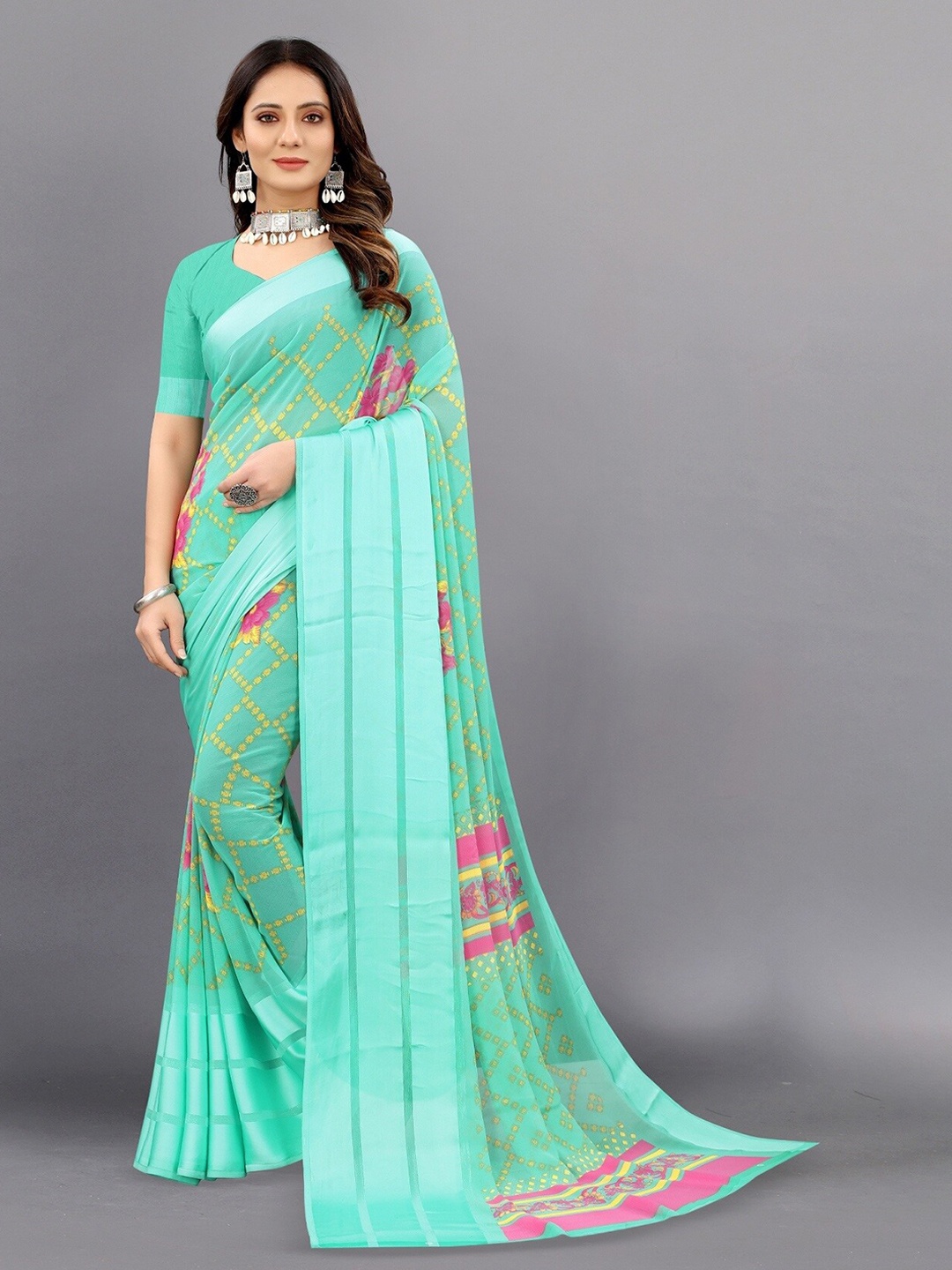 

APNISHA Floral Printed Pure Georgette Saree, Green