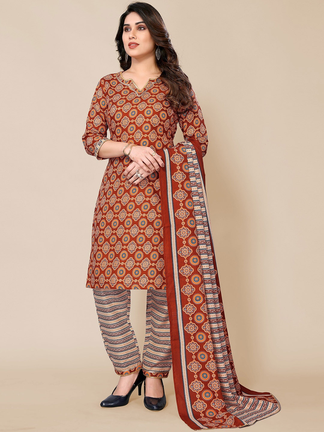 

PYARI - A style for every story Ethnic Motif Printed Straight Kurta & Trouser With Dupatta, Maroon