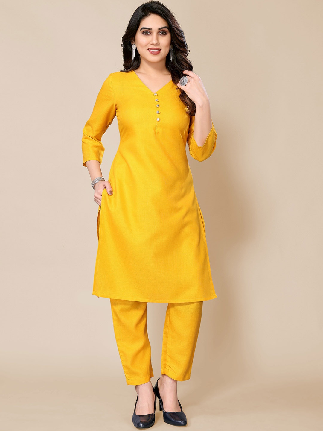 

PYARI - A style for every story V-Neck Kurta with Trousers, Yellow