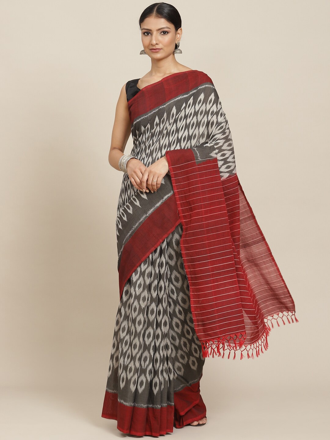 

ADITRI Handloom Geometric Printed Pure Cotton Ikat Saree, Grey