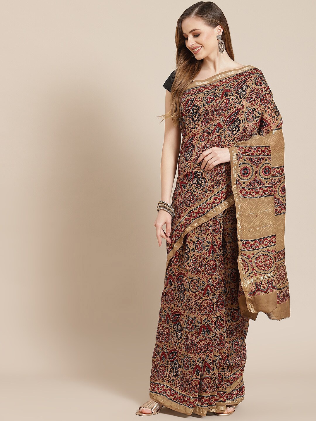 

ADITRI Handloom Ajrak Printed Pure Silk Saree, Cream