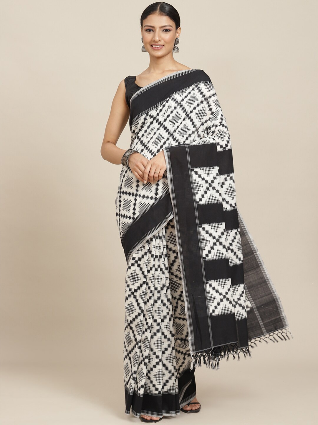 

ADITRI Handloom Printed Pure Cotton Ikat Saree, Black