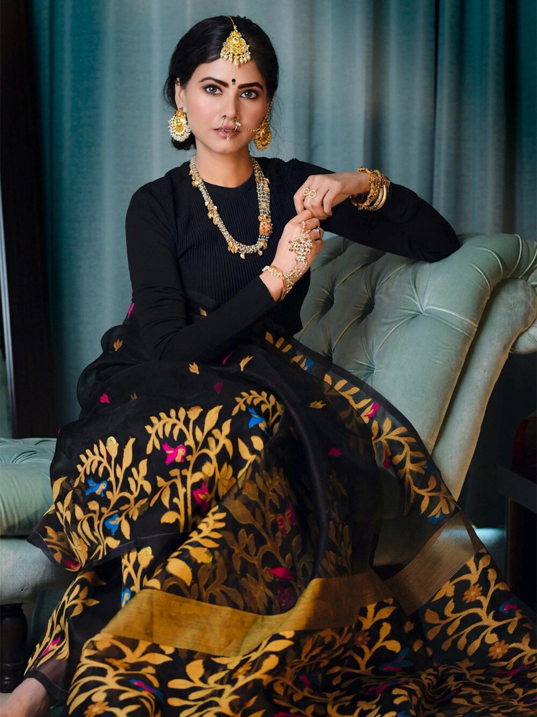 

ADITRI Handloom Floral Woven Design Pure Silk Jamdani Saree, Black