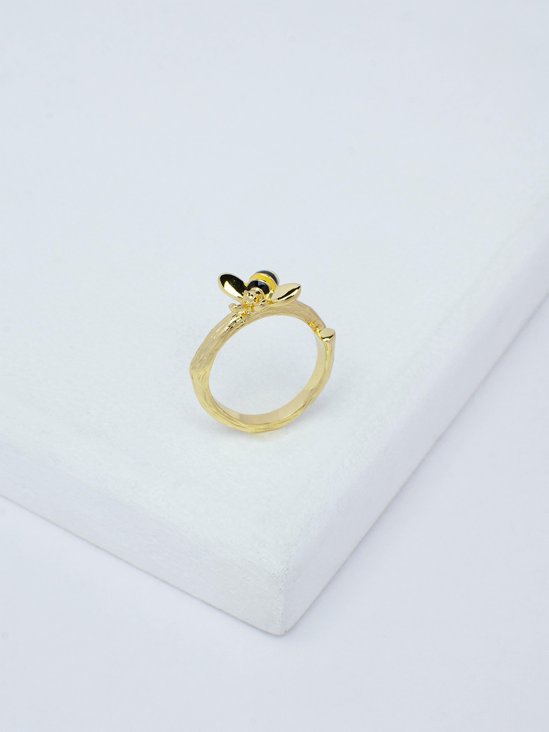

Rhea Rhodium-Plated Bumble Bee Charm Finger Ring, Gold