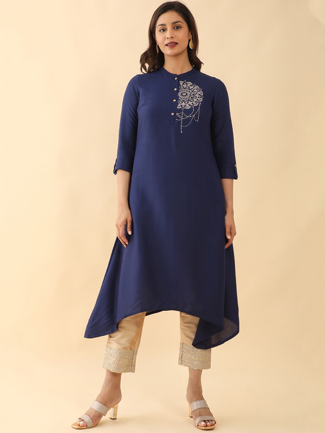 

Maybell Floral Embroidered Mandarin Collar Straight Thread Work Cotton Kurta, Blue
