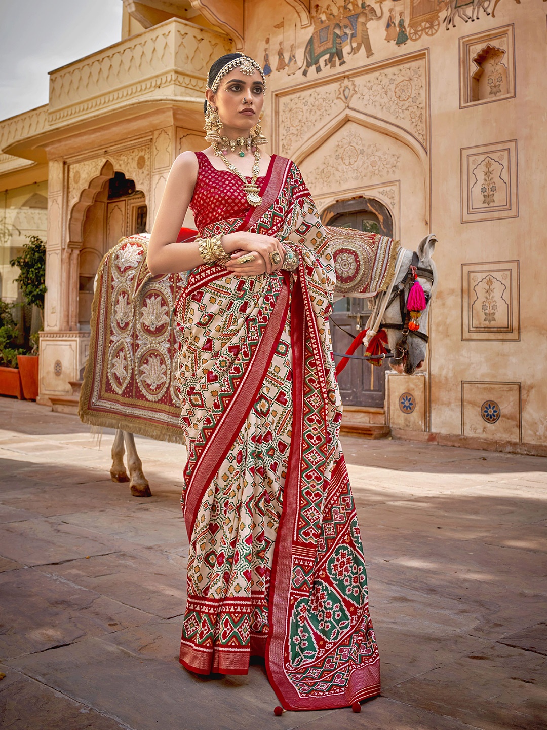 

elora Ethnic Motif Printed Patola Saree, Off white
