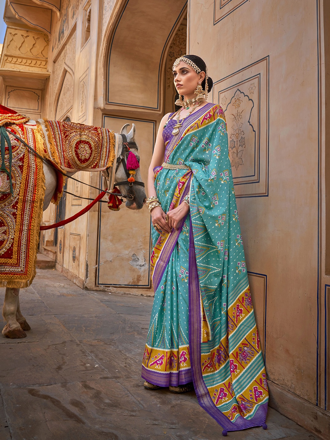

elora Ethnic Motif Printed Patola Saree, Blue