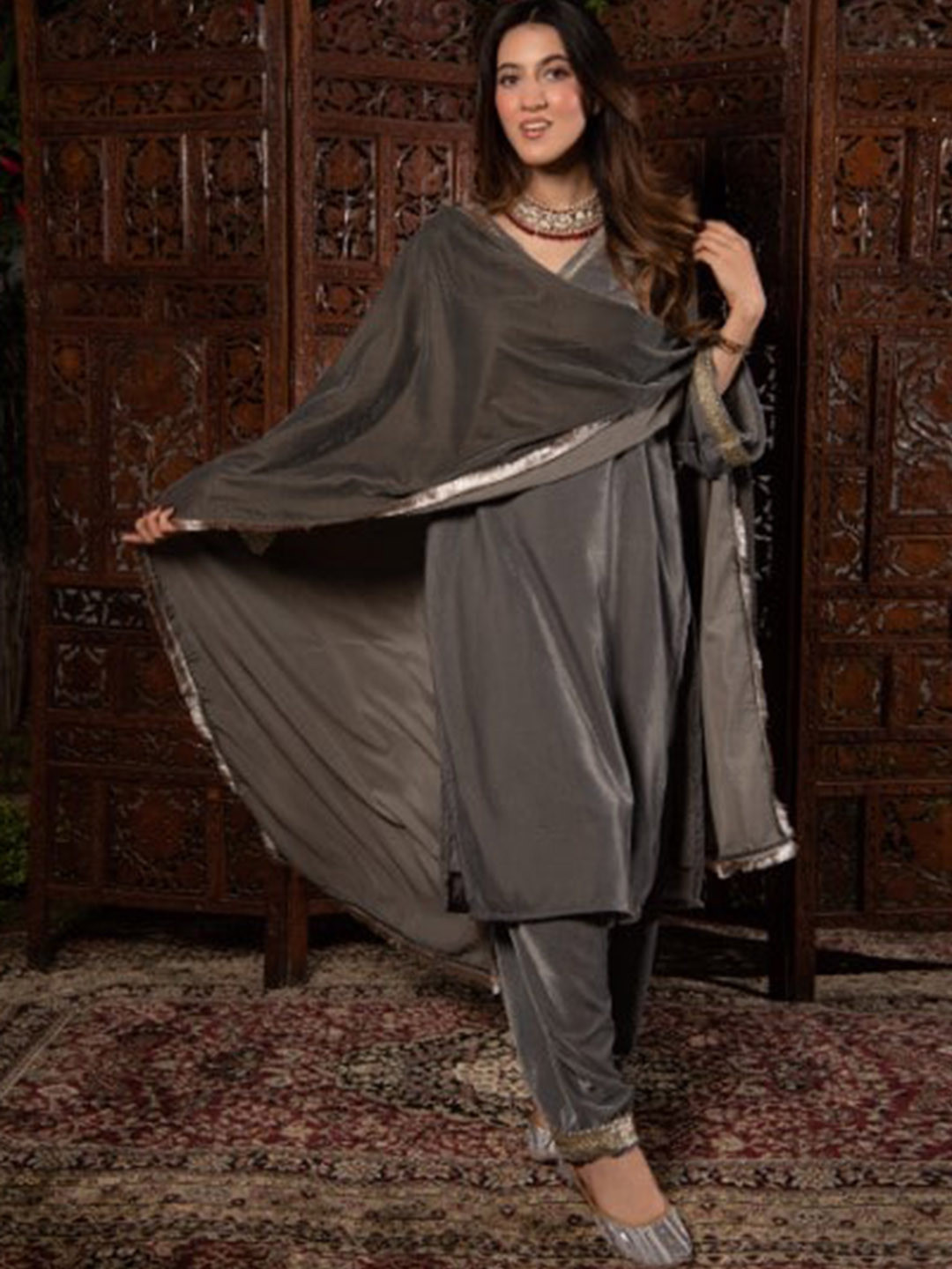 

DIMPLE DESIGN STUDIO Gotta Patti V-Neck Pure Cotton Kurta With Trousers & Dupatta, Olive