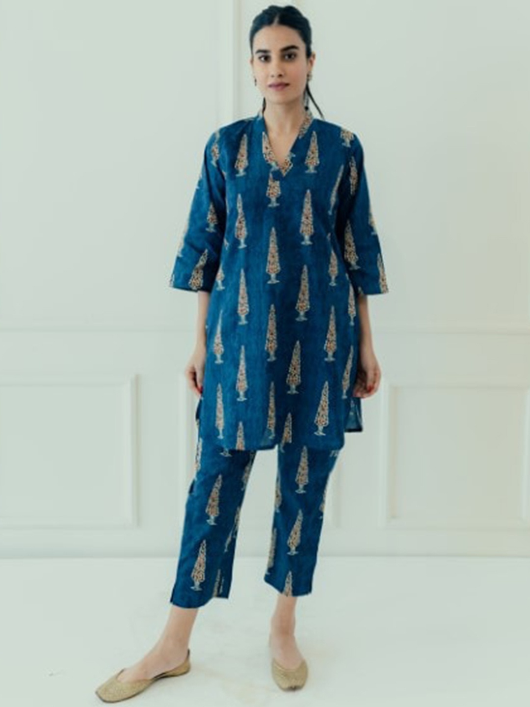 

DIMPLE DESIGN STUDIO Ethnic Motifs Printed Pure Cotton Kurta With Trousers, Blue