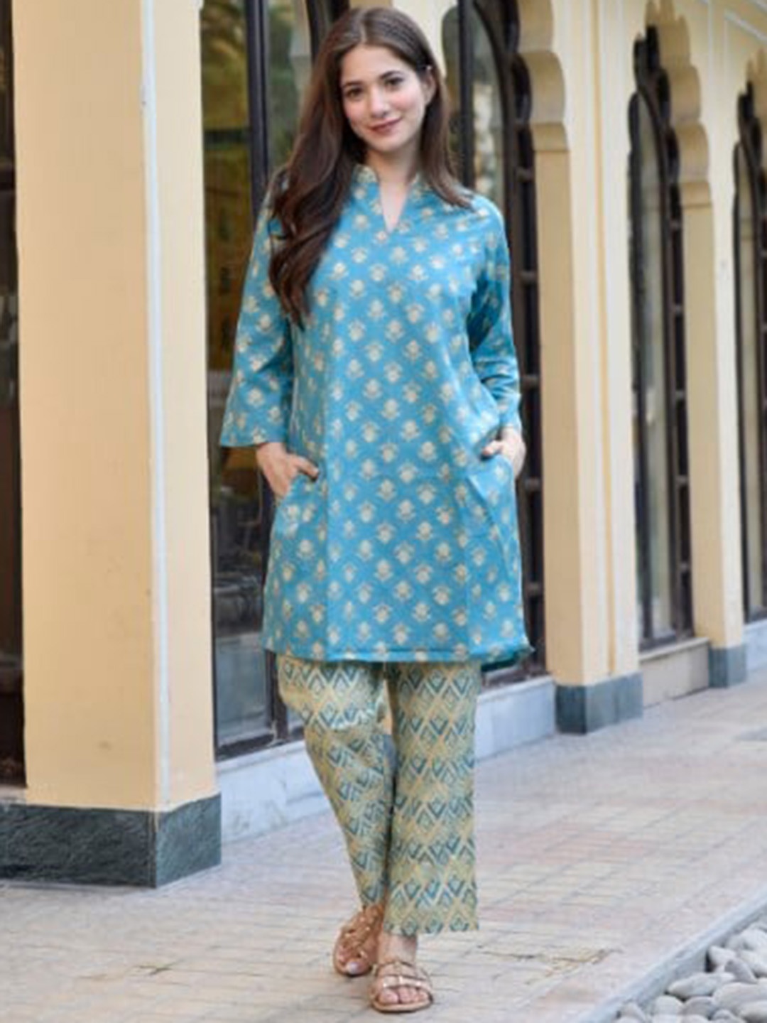 

DIMPLE DESIGN STUDIO Ethnic Motifs Printed Pure Cotton Kurta With Trousers, Blue