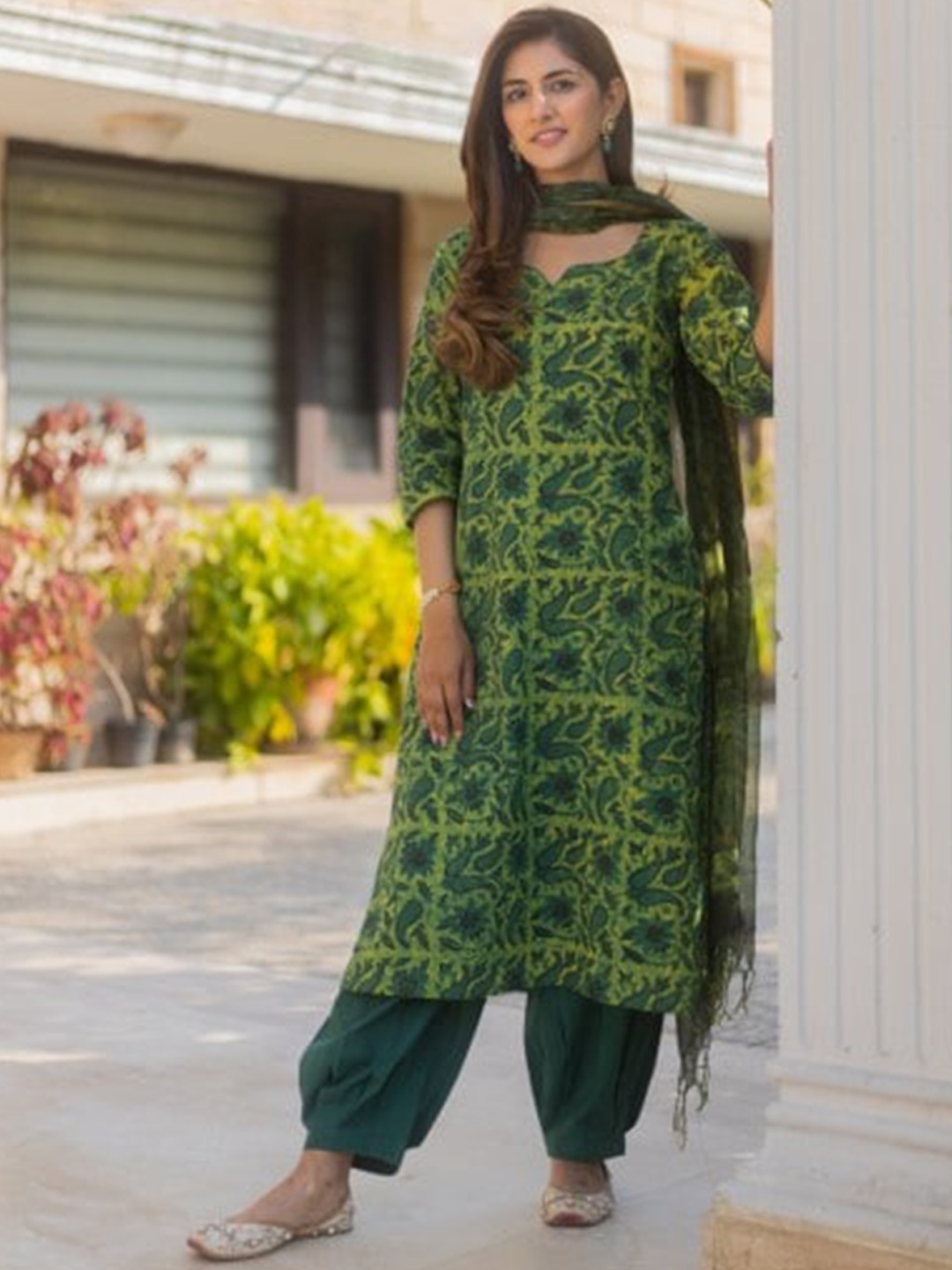 

DIMPLE DESIGN STUDIO Ethnic Motifs Printed Pure Cotton Kurta With Salwar & Dupatta, Green