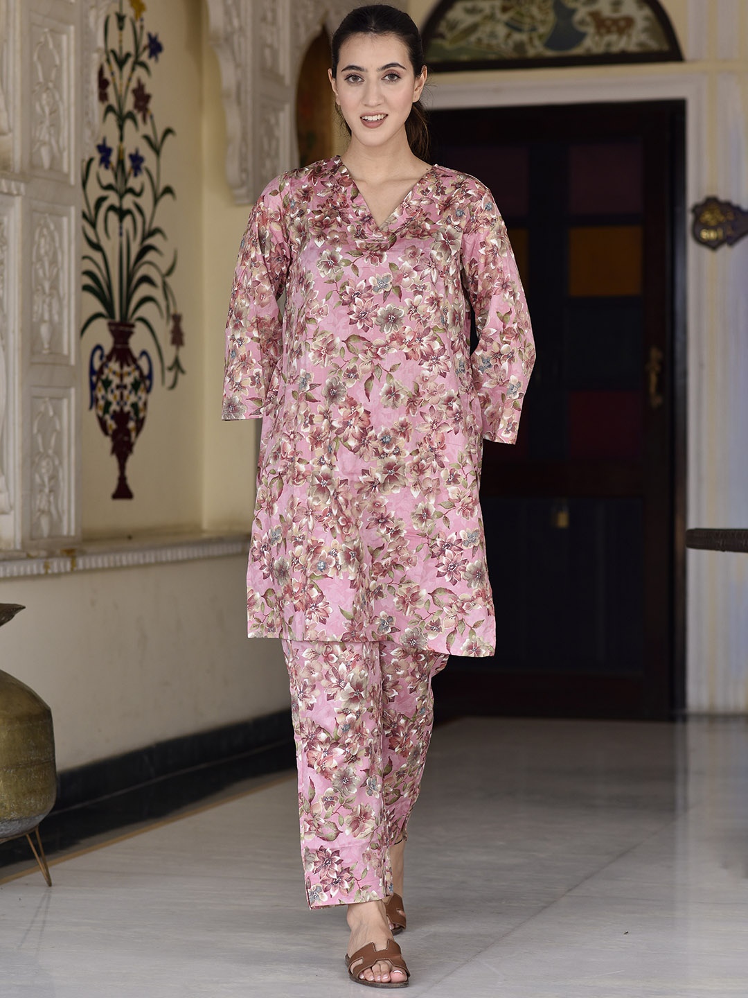 

DIMPLE DESIGN STUDIO Floral Printed Pure Cotton V-Neck Straight Kurta With Pant, Pink