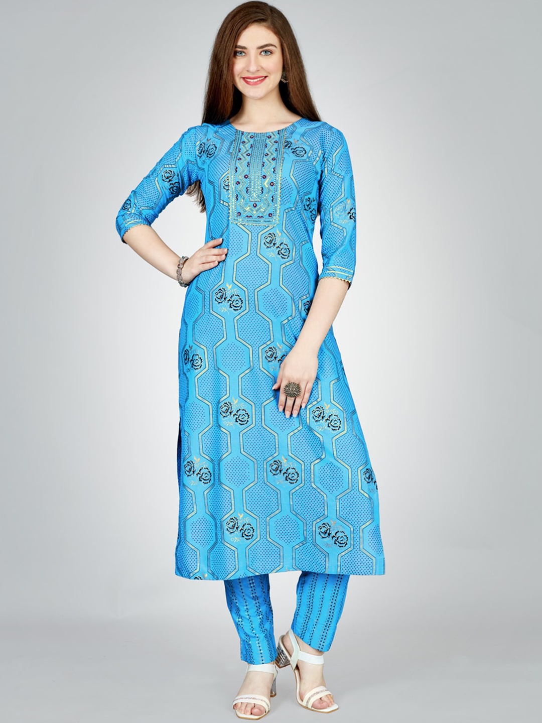 

ARADHNA Floral Printed Sequinned Kurta with Trousers, Blue