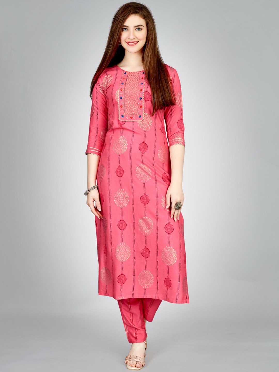 

ARADHNA Floral Printed Liva Thread Work Kurta With Trousers, Pink