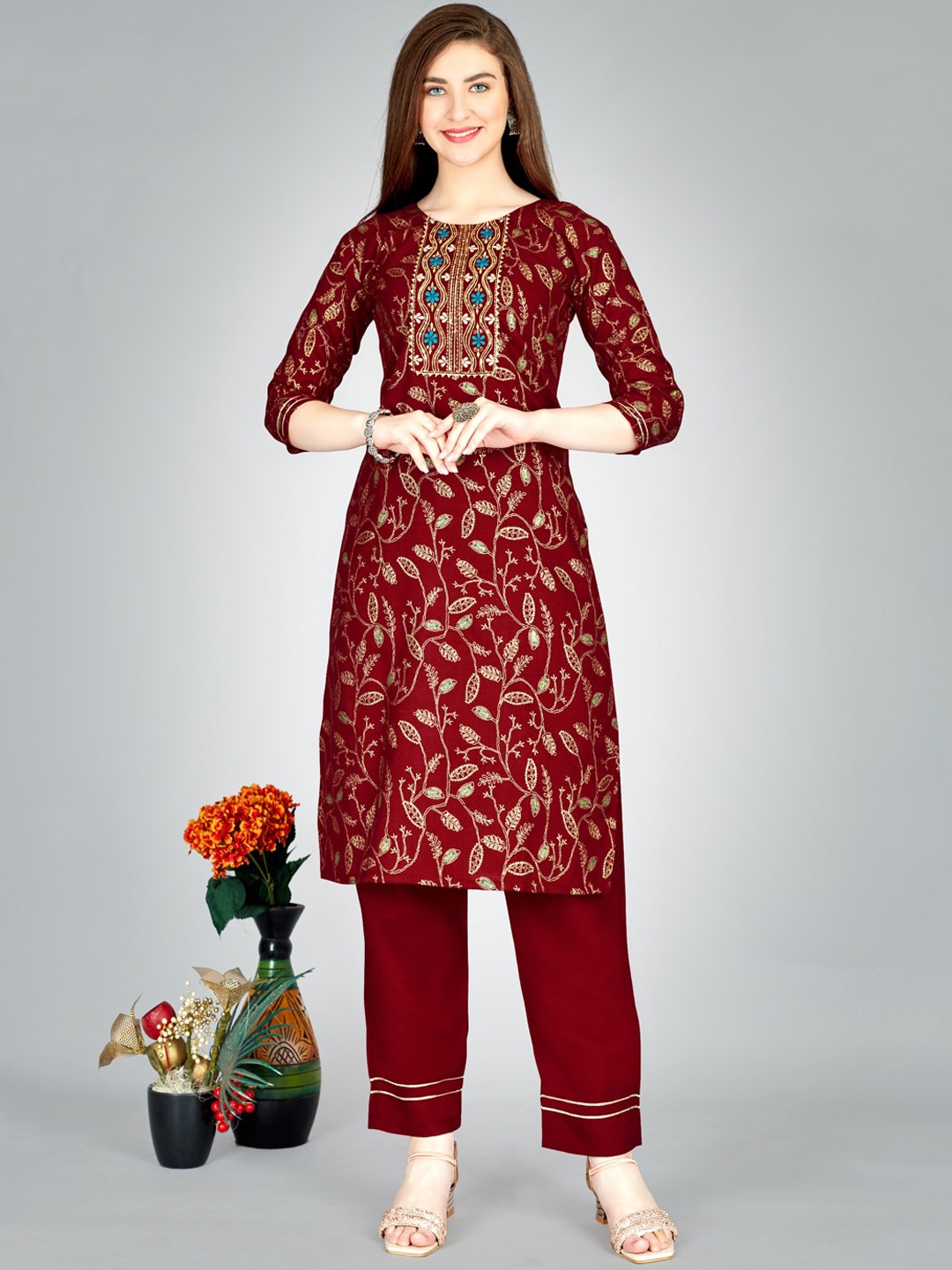 

ARADHNA Floral Printed Gotta Patti Kurta With Trouser, Maroon