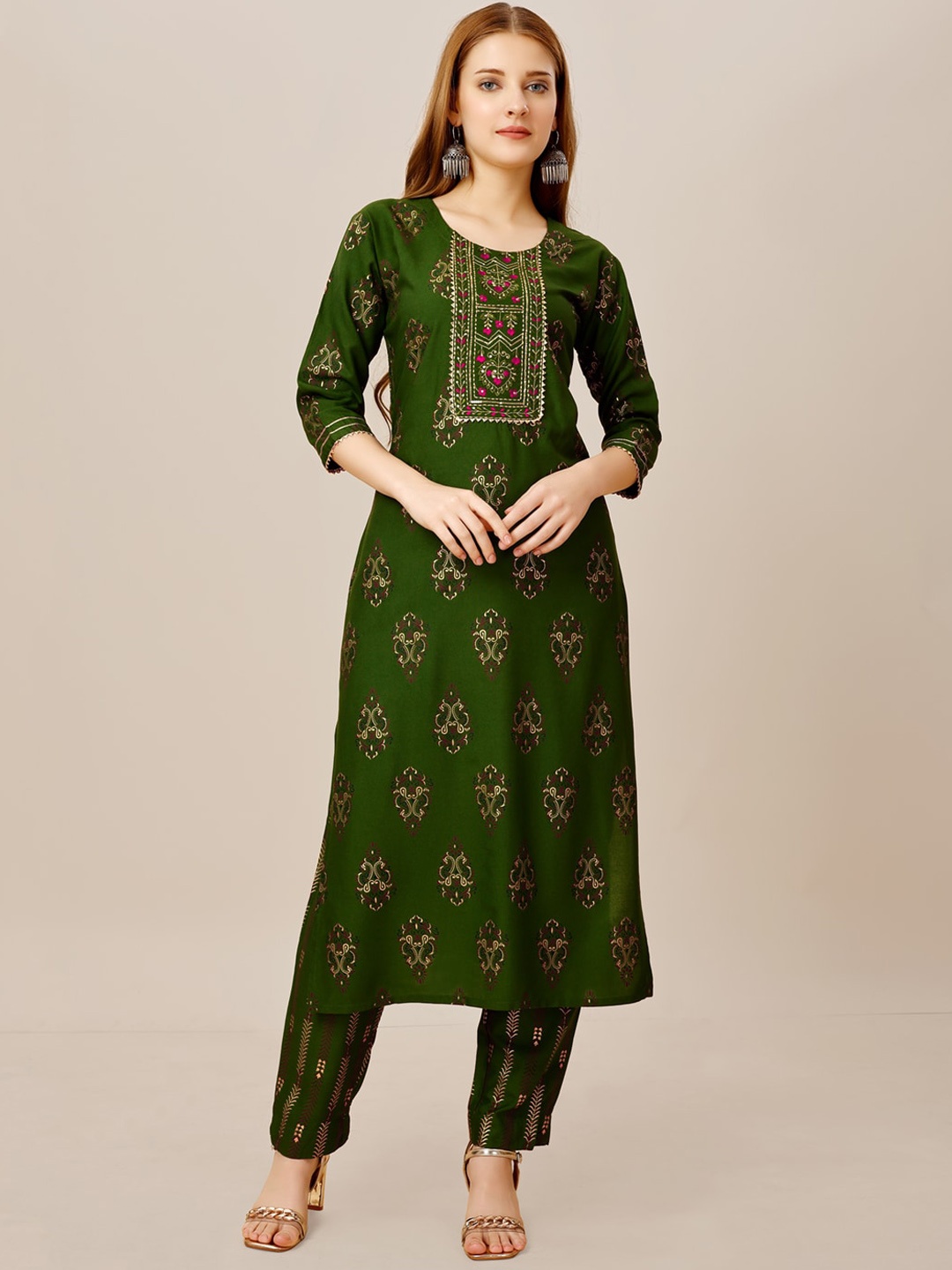 

ARADHNA Ethnic Motifs Printed Three-Quarter Sleeve Gotta Patti Regular Kurta With Trouser, Green