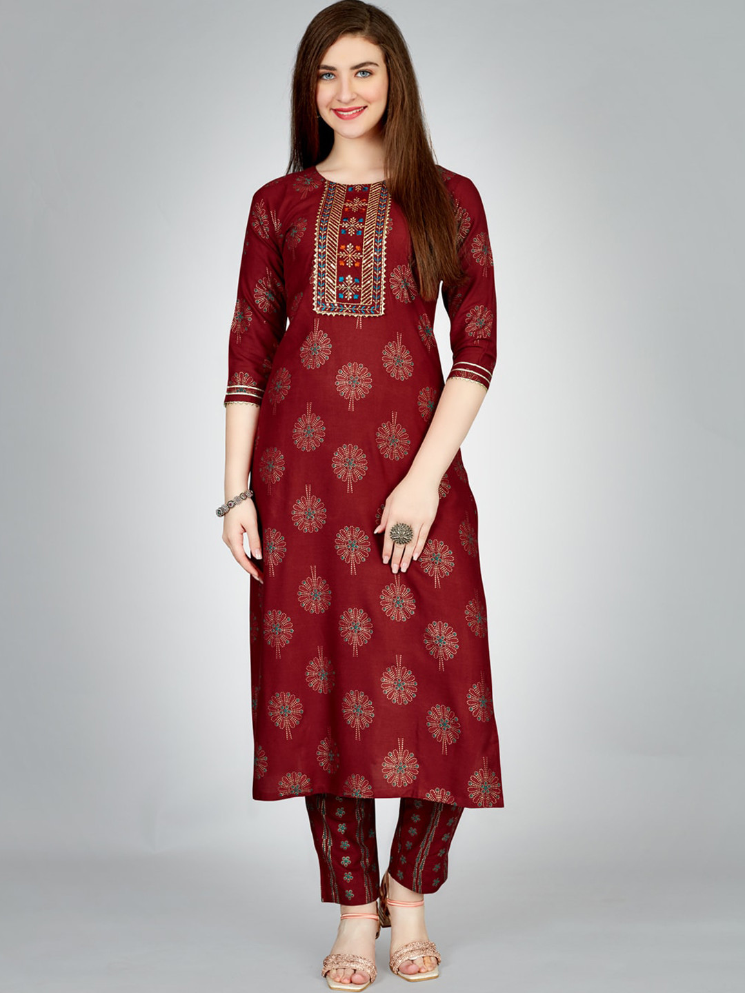 

ARADHNA Ethnic Motifs Printed Kurta With Trouser & Dupatta, Maroon