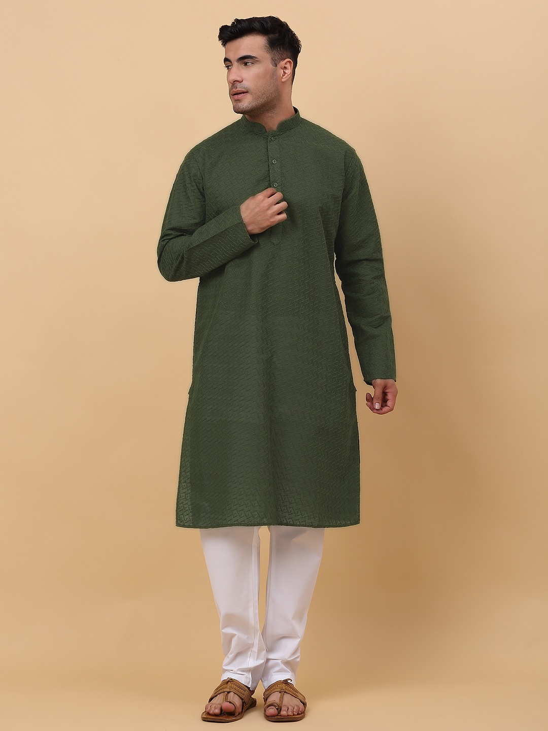 

KRAFT INDIA Ethnic Motifs Embroidered Chikankari Kurta with Pyjamas, Green