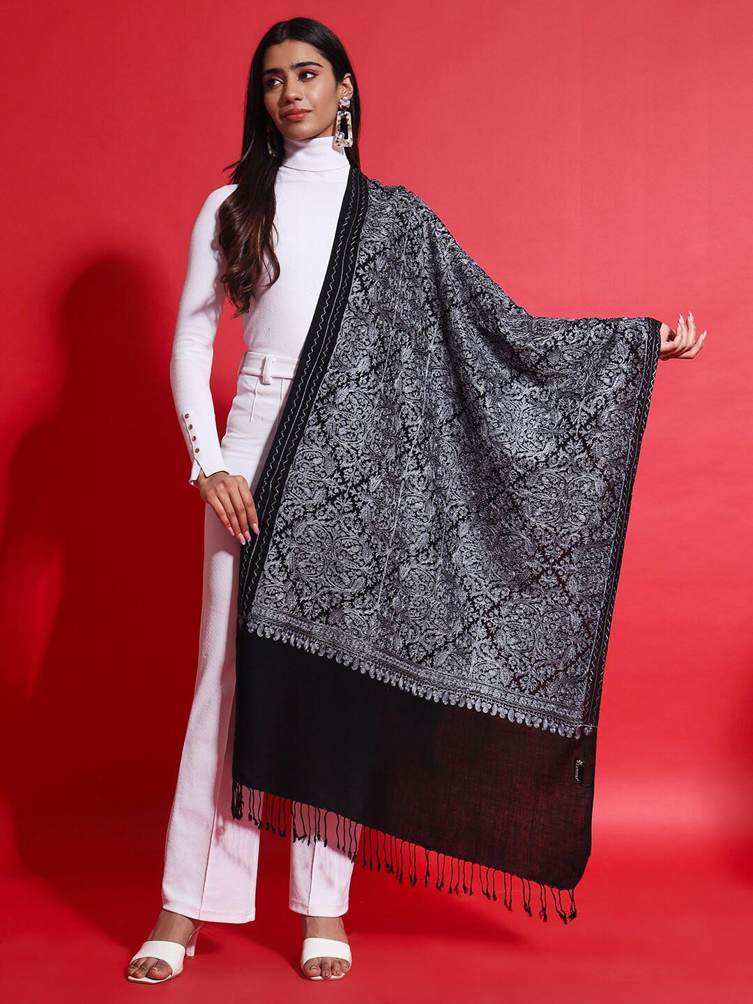 

Zamour Embroidered Fine Woollen Shawl, Black