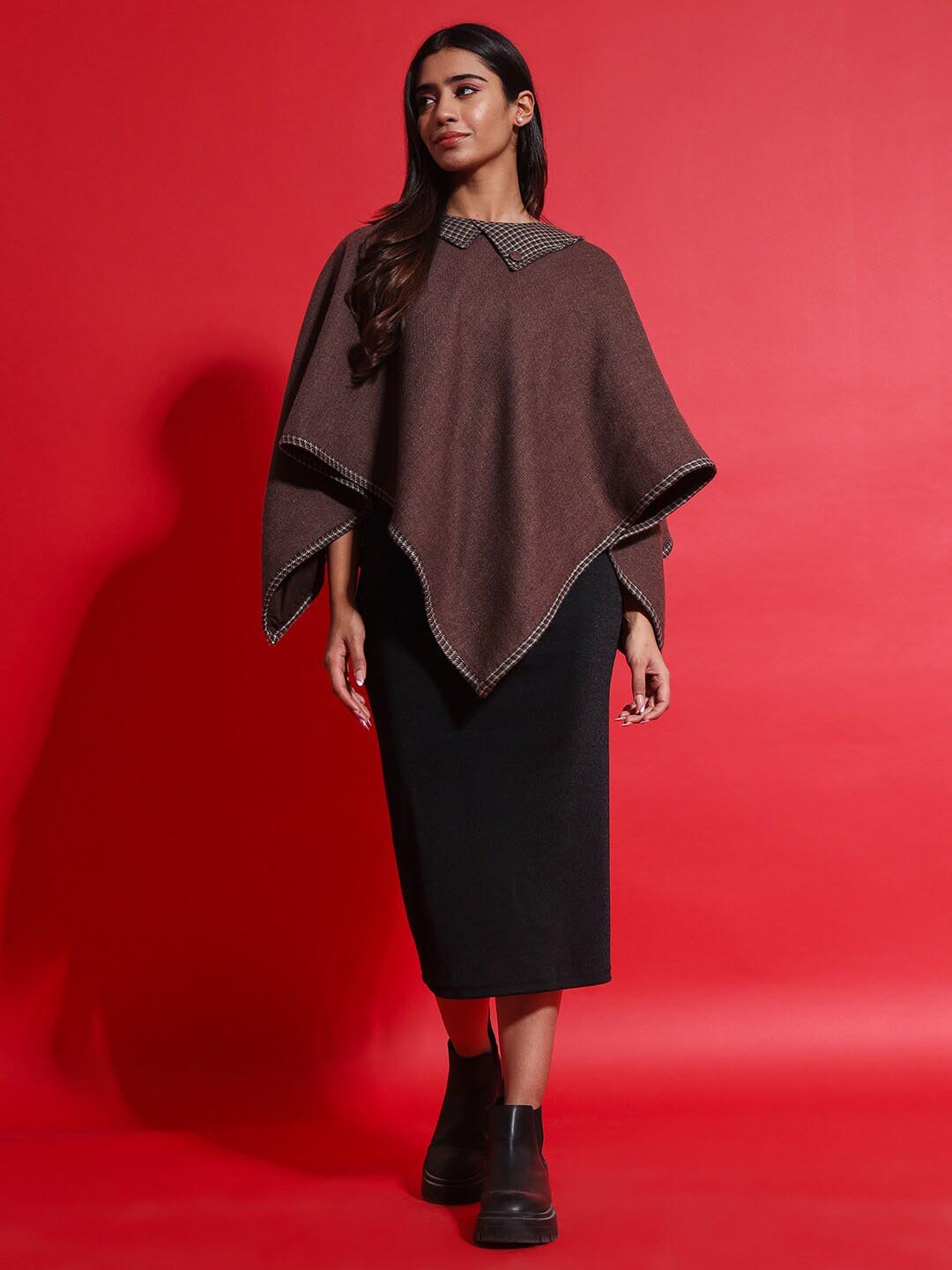 

Zamour Round Neck Asymmetric Hem Poncho, Brown