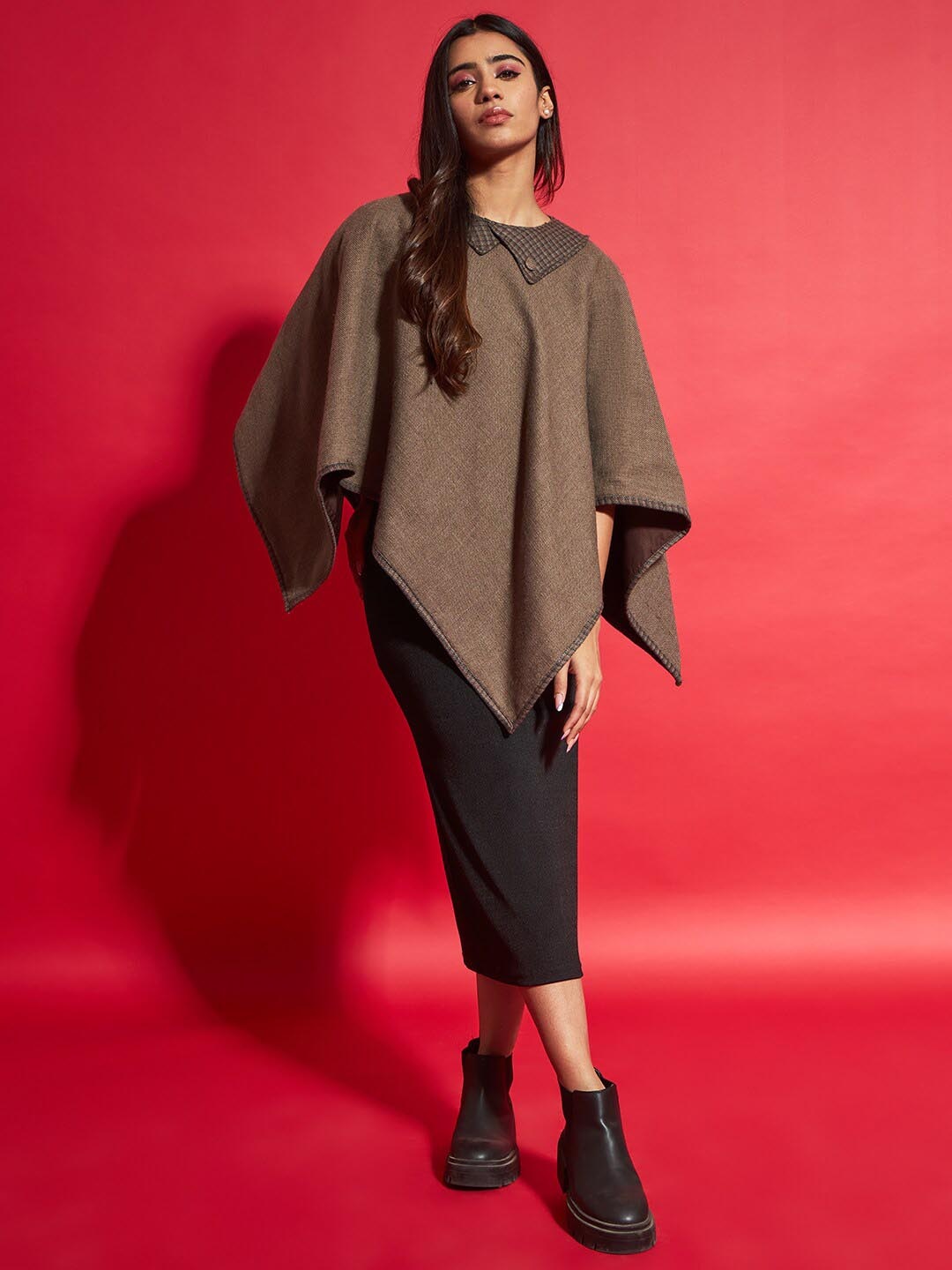 

Zamour Peter Pan Collar Poncho, Beige