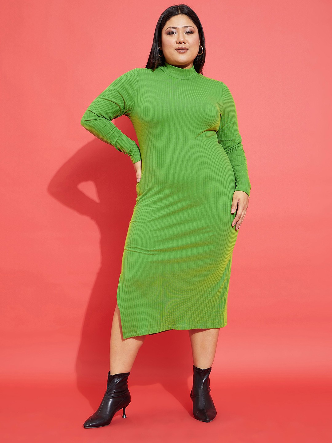 

SASSAFRAS Curve Plus Size Green High Neck Long Sleeves Bodycon Midi Dress