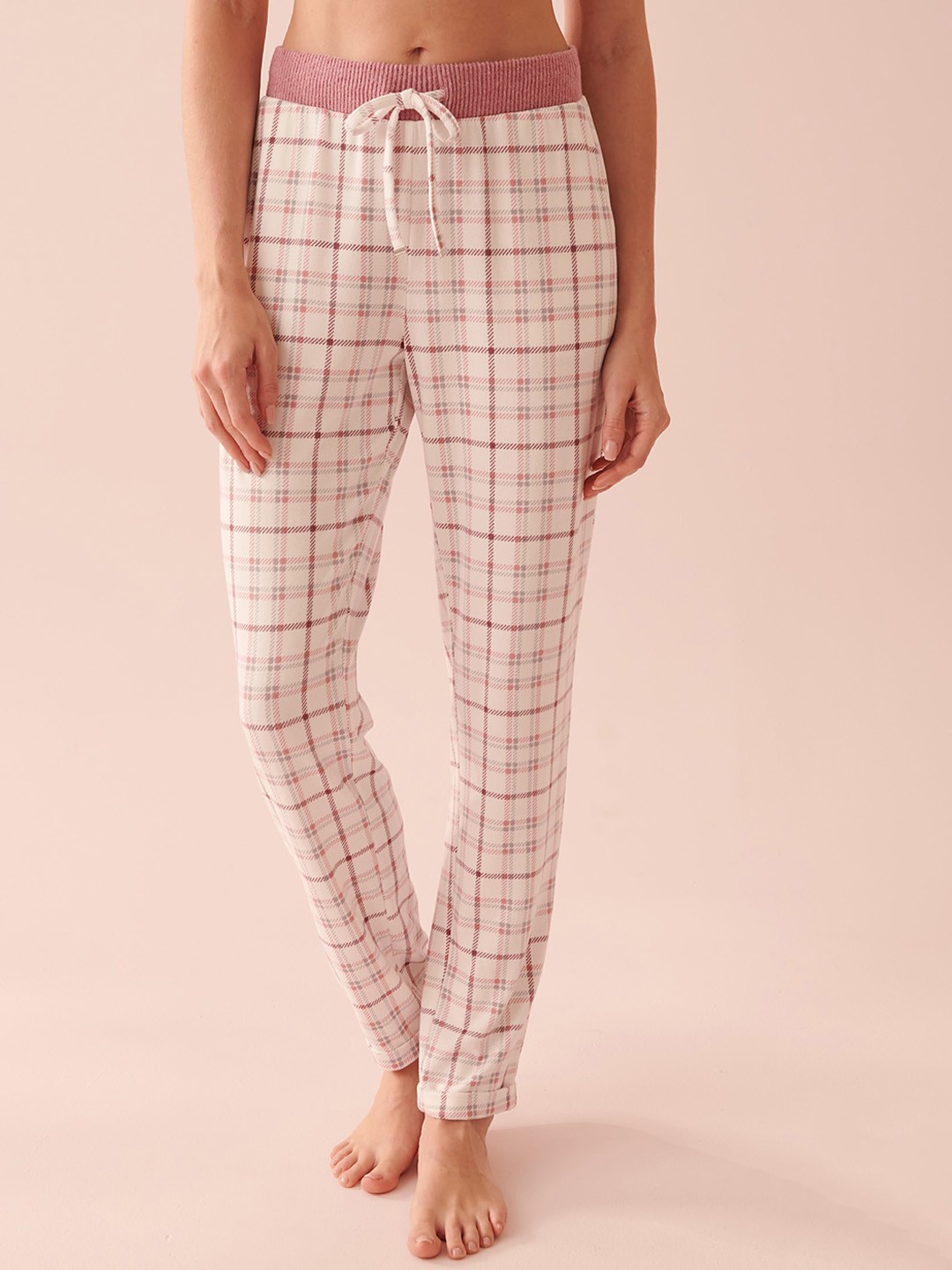 

La Vie en Rose Women Checked Slim Lounge Pants, Beige
