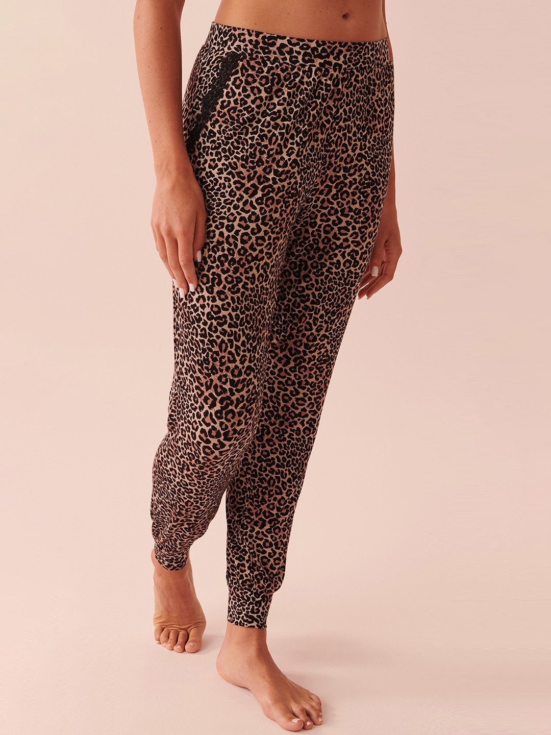 

La Vie en Rose Women Printed Mid Rise Lounge Joggers, Black