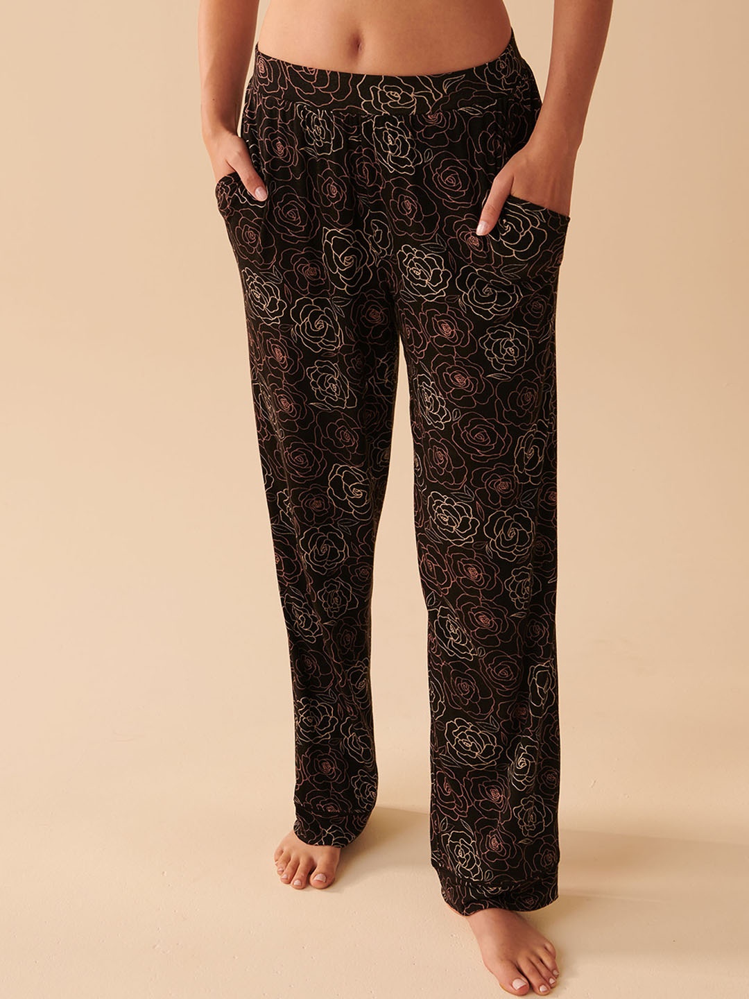 

La Vie en Rose Women Printed Lounge Pants, Brown