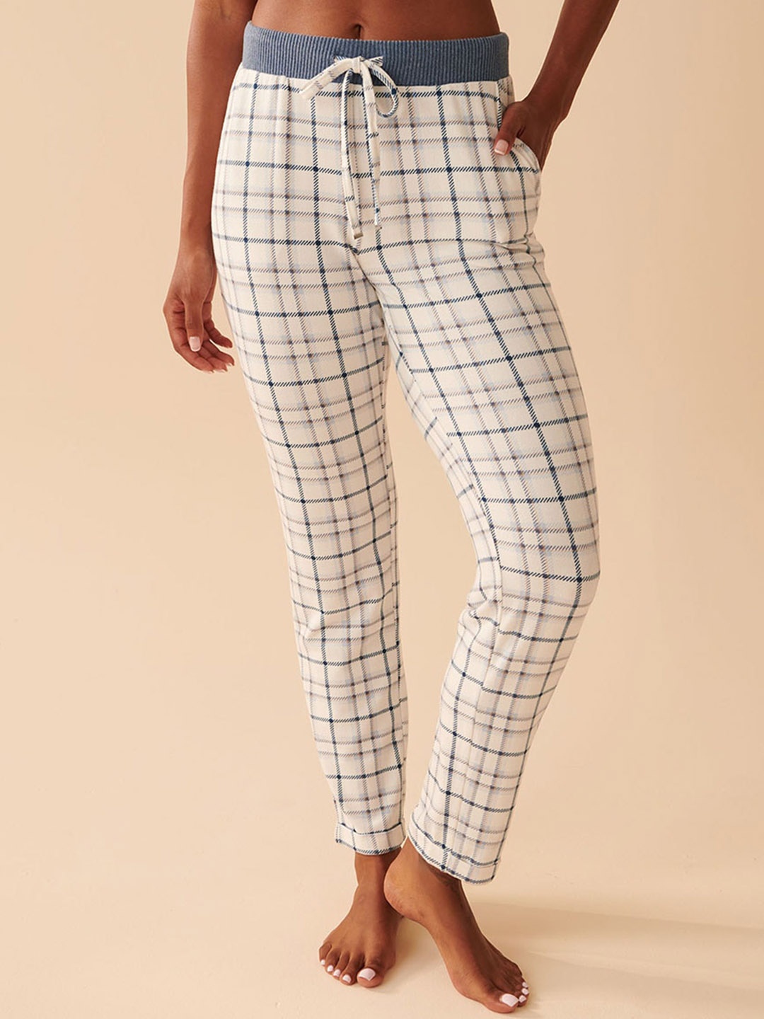 

La Vie en Rose Women Checked Mid-Rise Slim Lounge Pants, White