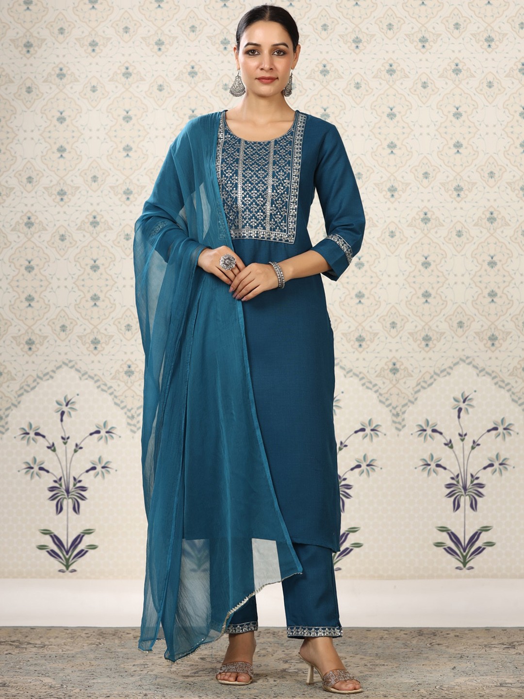 

Ode by House of Pataudi Floral Yoke Design Thread Work Kurta With Trousers & Dupatta, Teal