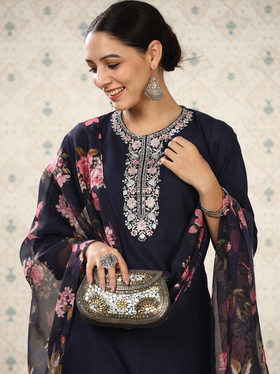 

Ode by House of Pataudi Floral Yoke Design Kurta With Trousers & Dupatta, Navy blue