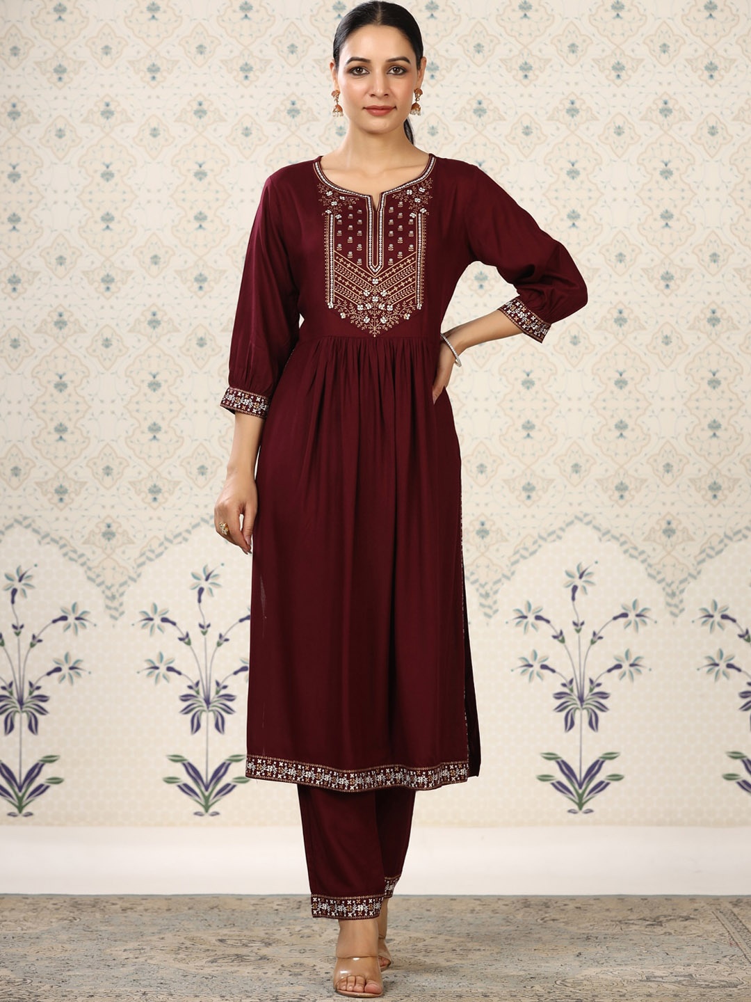 

Ode by House of Pataudi Floral Yoke Design Pleated A-Line Kurta with Trousers, Purple