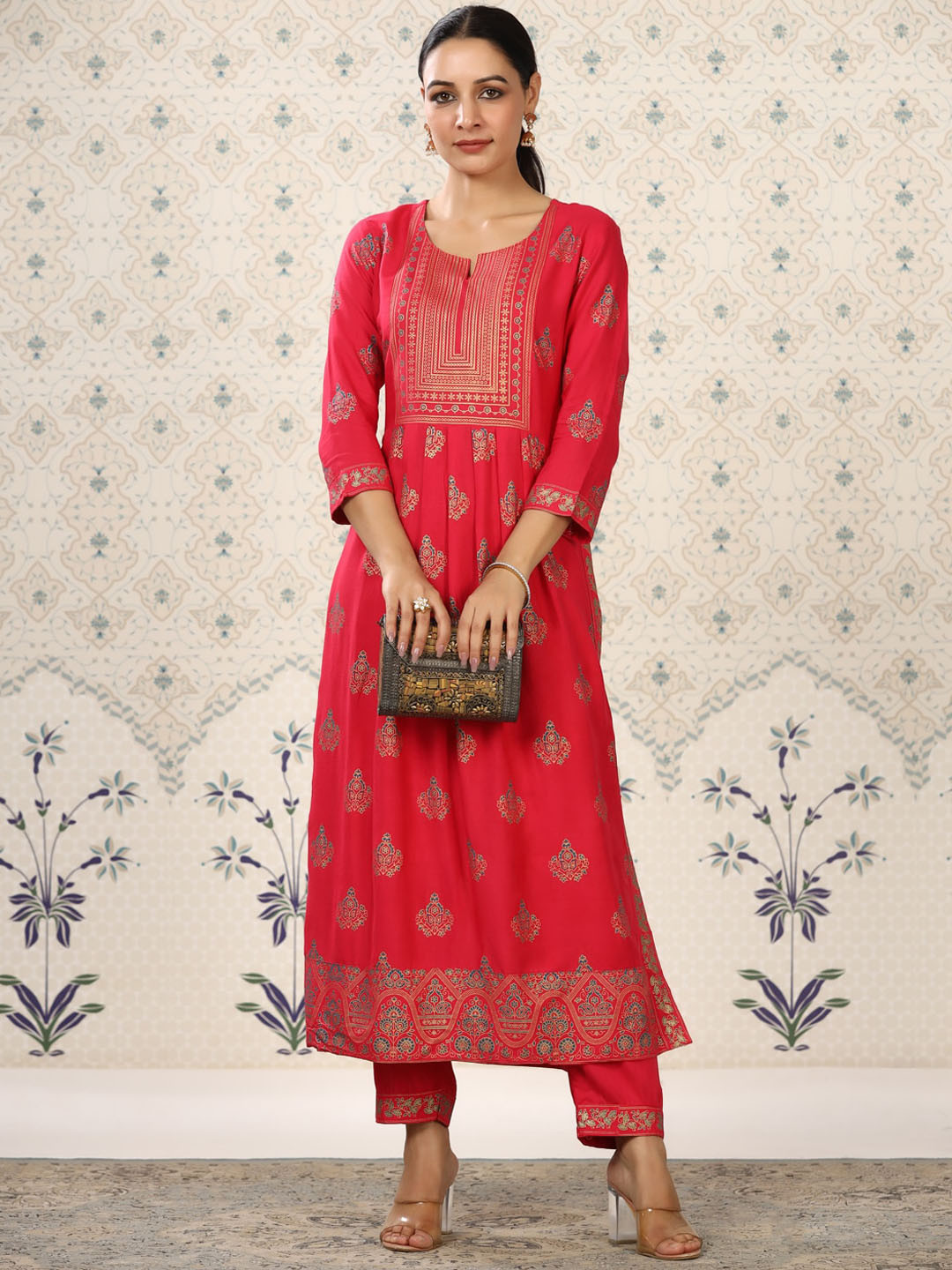 

Ode by House of Pataudi Ethnic Motifs Printed Pleated Kurta with Trousers, Pink