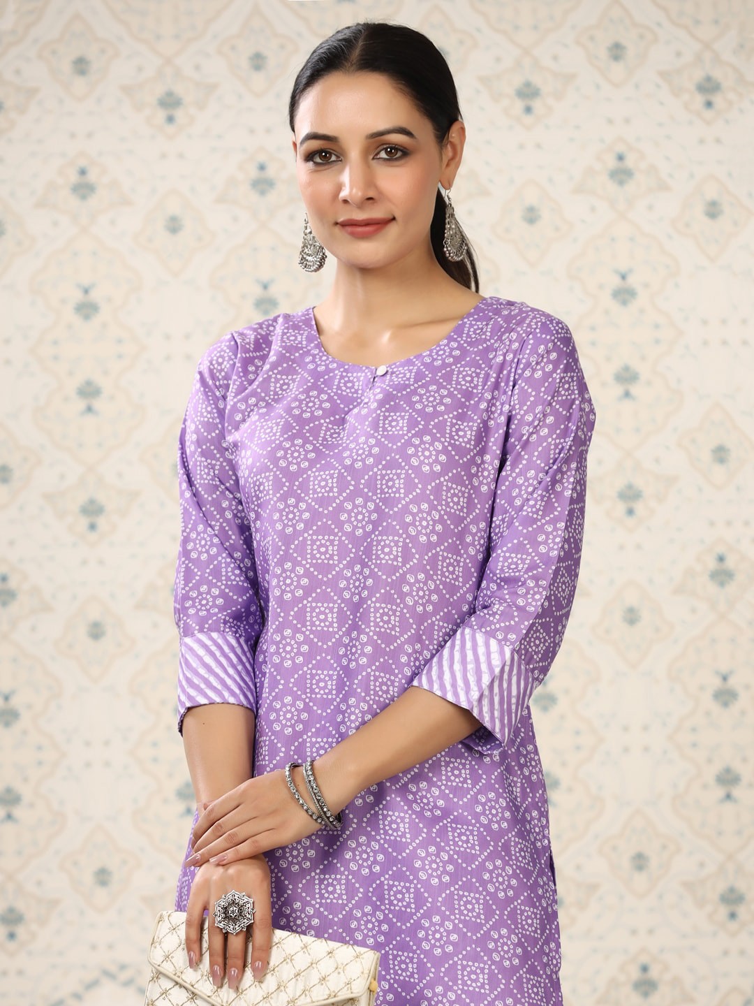 

Ode by House of Pataudi Geometric Printed Regular Kurta with Trousers, Purple