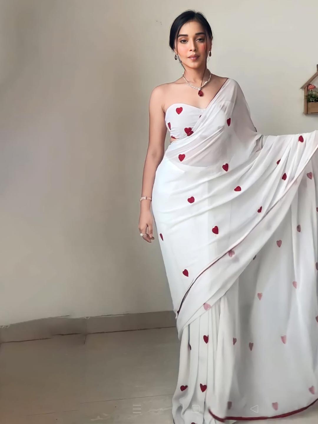 

TIEXA Beads and Stones Embellished Pure Georgette Banarasi Saree, White