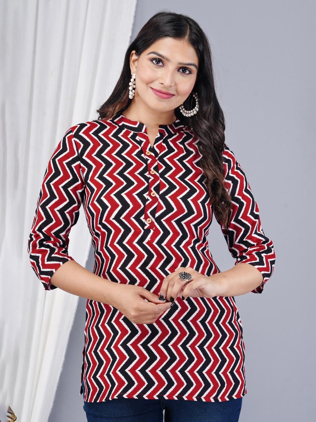 

BAESD Geometric Printed A-Line Top, Red