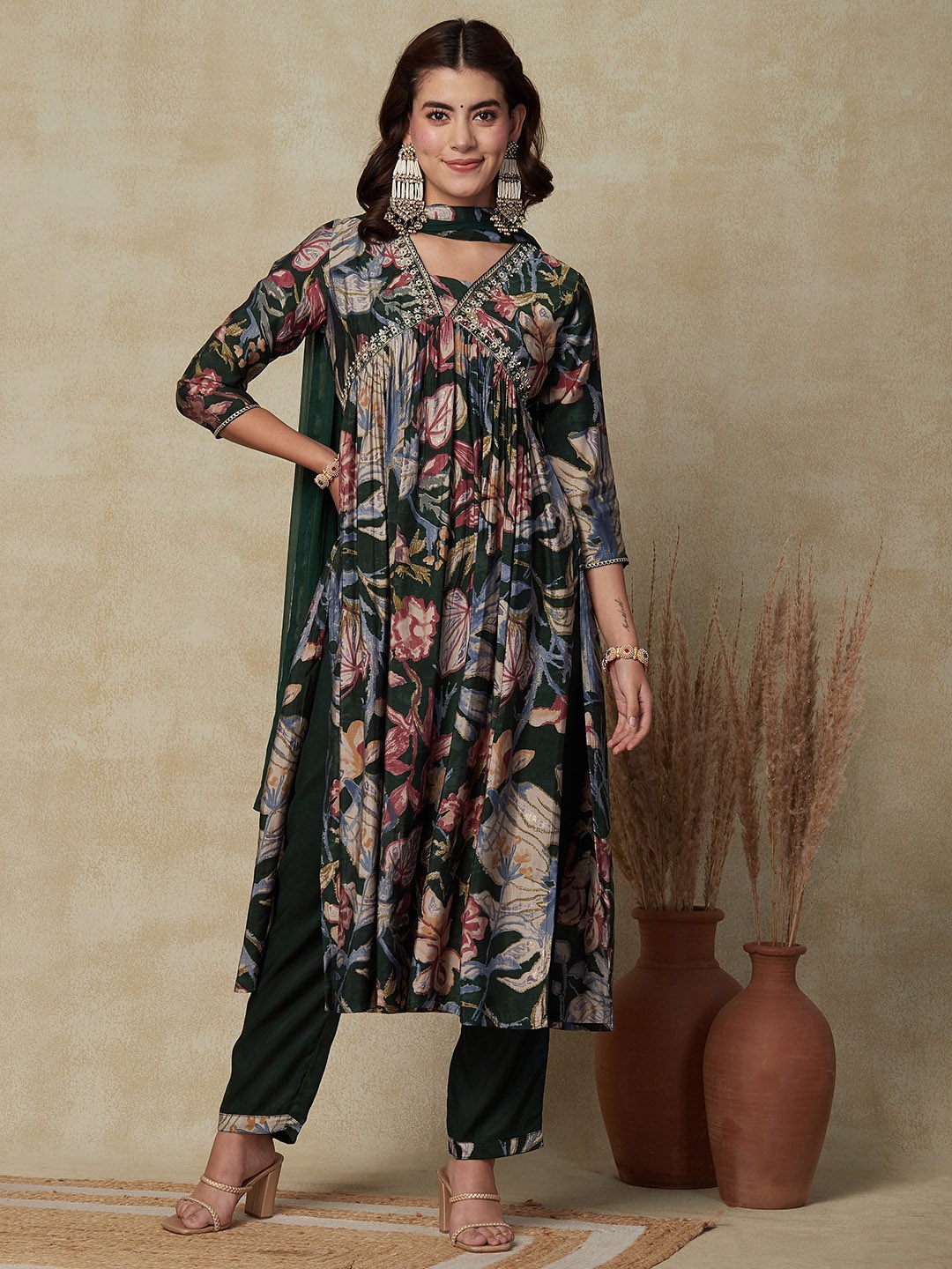 

FASHOR Floral Printed Beads and Stones High Slit Kurta with Trousers & With Dupatta, Green