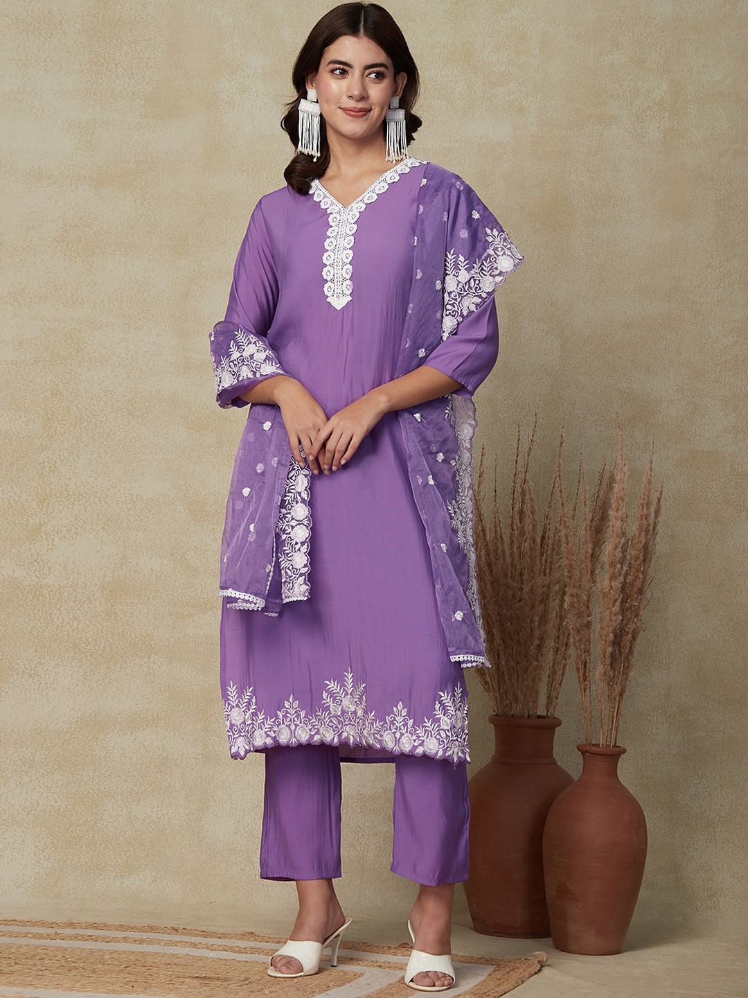 

FASHOR Floral Floral embroidered Kurta With Trousers & Dupatta, Purple